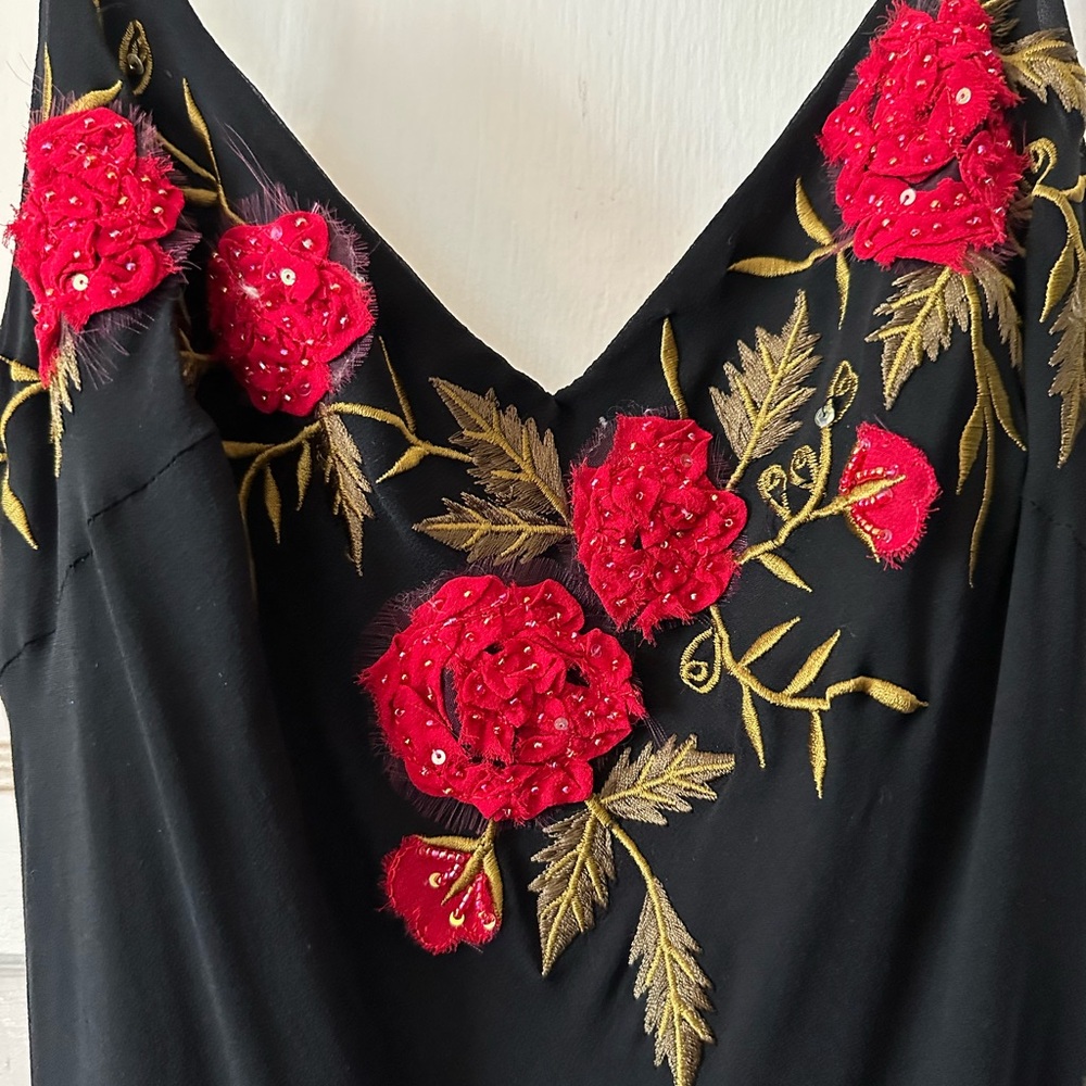 Chic Black Dress with Red Floral Design - Picture 2 of 3